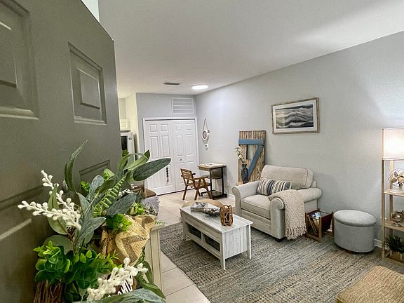 3rd image of 13700 RICHMOND PARK Drive #704