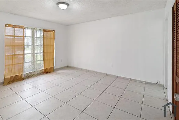 12020 NW 34th Pl — Photo 8