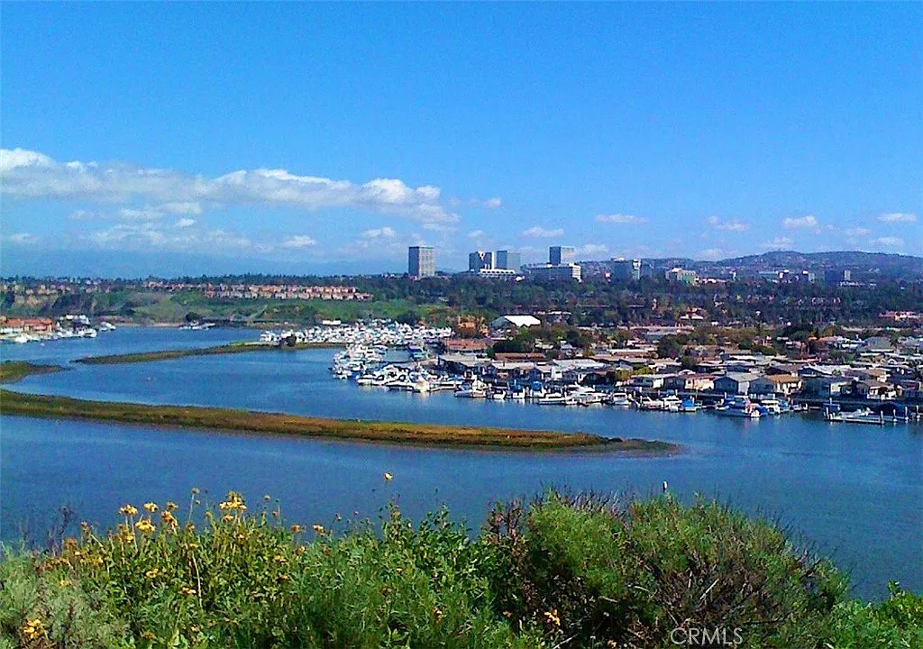 3 bed, 1200 sqft, $4,400 — Photo 2