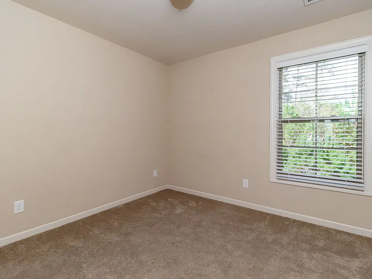 906 Erika Ln — Photo 15