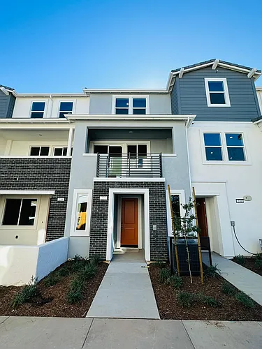 236 Lockhart Way Photo 1