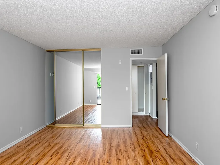 404 E Birch St — Photo 15