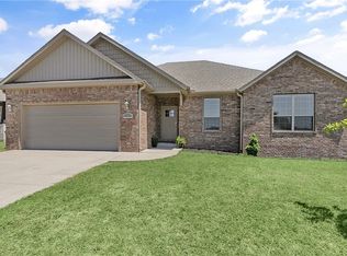 1610 N Skyline Landing Loop, Centerton, AR 72719