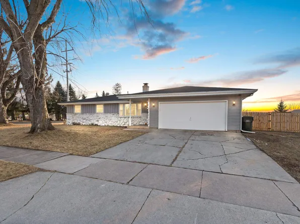 1033 Apple Blossom Ct, Kaukauna, WI 54130