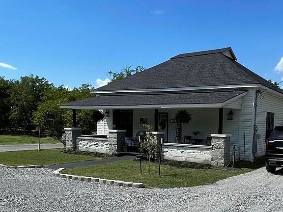 2nd image of 501 4th St