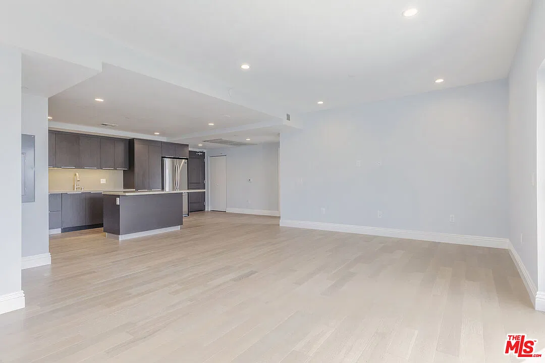 2 bed, 2.0 bath, 1330 sqft, $3,495 — Photo 2