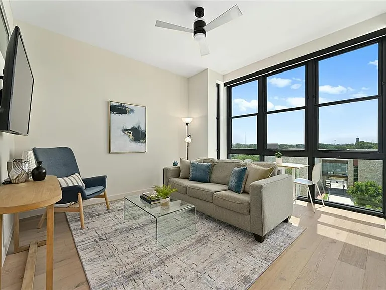 800 Embassy Dr #507 — Photo 4