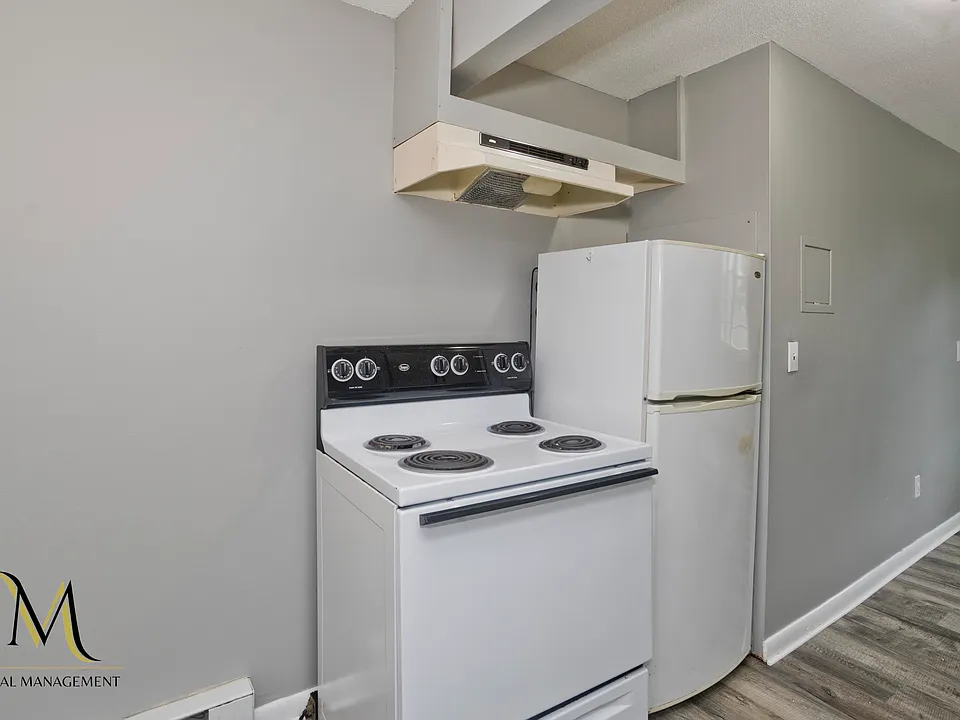 9-29 W Lake St #19B