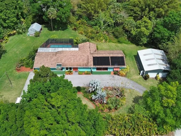 7510 Symmes Rd, Gibsonton, FL 33534