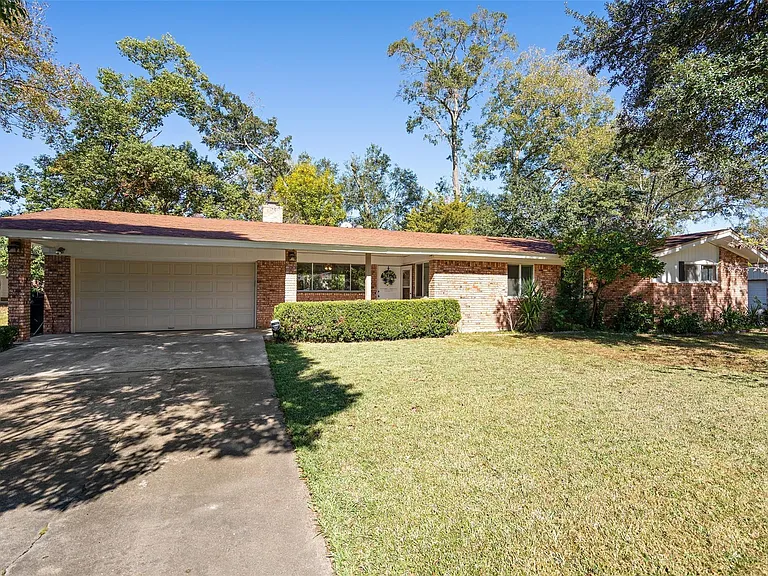 9214 Bronco Dr — Photo 1