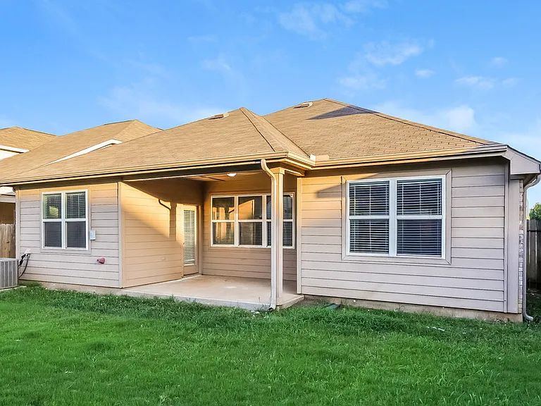 4144 Tower Ln — Photo 16