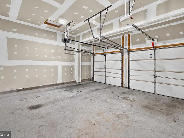 9036 Woodpecker Ct — Photo 14