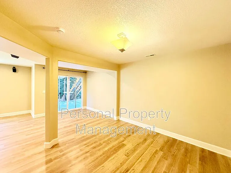 14317 NE 40th Cir — Photo 27