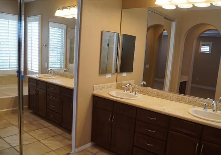 2407 Granada Bluff Ct — Photo 15