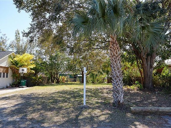 3rd image of 2114 W Carmen St