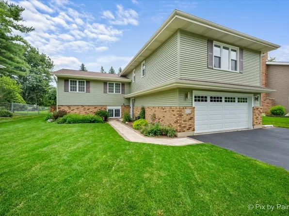 640 Ash St, Algonquin, IL 60102