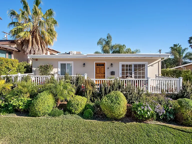 181 W Avenida Cornelio — Photo 5