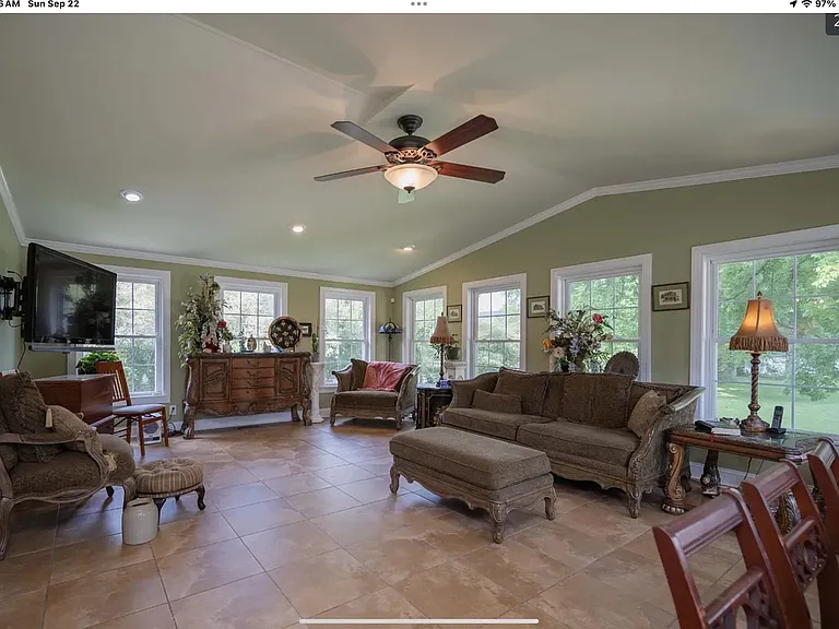 208 S College St — Photo 2