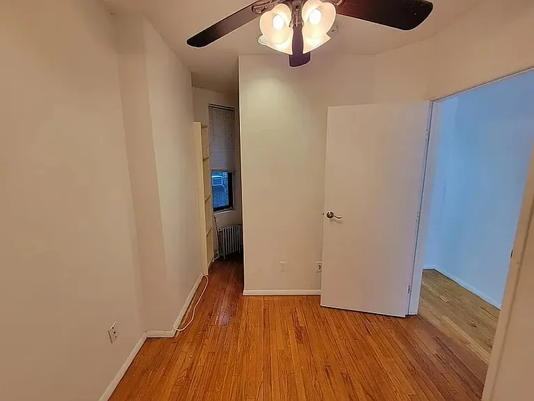 529 W 48th St #19 — Photo 4