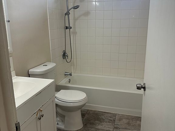 5th image of 136 F St NW