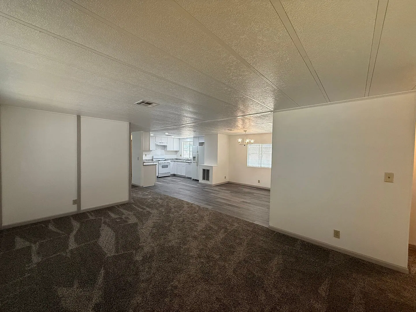3 Bedroom 2 Bathroom Mobile Home — Photo 2
