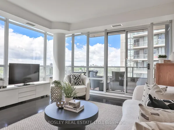 500 Saint Clair Ave W #701, Toronto, ON M6C 1A8