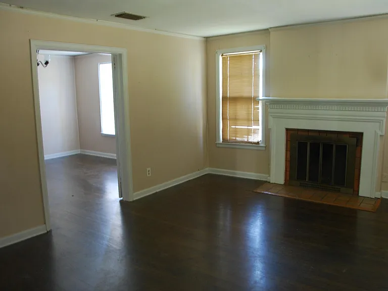 1828 Old Shell Rd — Photo 1