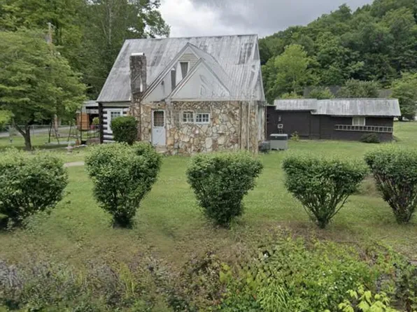 901 Green Valley Dr, Saint Albans, WV 25177