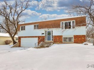 1999 Nottingham Ln, Wheaton, IL 60189