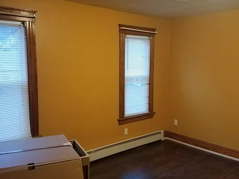 136 Booth St — Photo 2