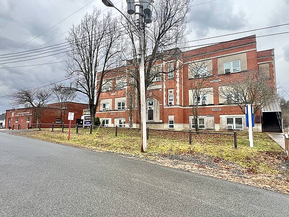 3rd image of 208 Kidd Ave