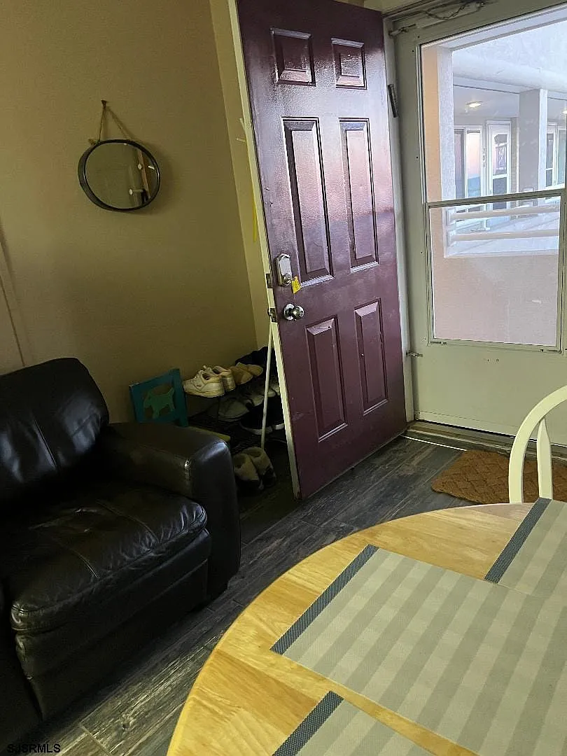 1 bed, 1.0 bath, $7,500 — Photo 4