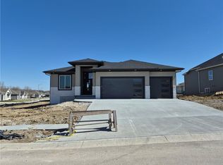 4551 145th Ter, Basehor, KS 66007