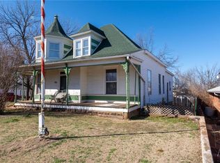 421 Manvel Ave, Chandler, OK 74834