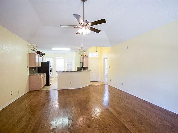 4th image of 4128 Creekhollow Dr