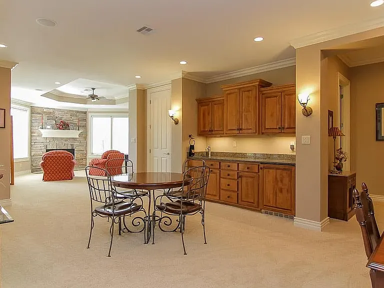 13204 Longwood Ln — Photo 17
