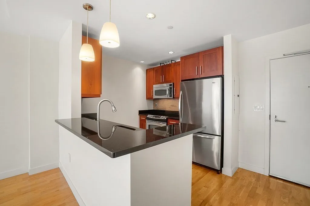 1 bed, 785 sqft, $3,700 — Photo 2