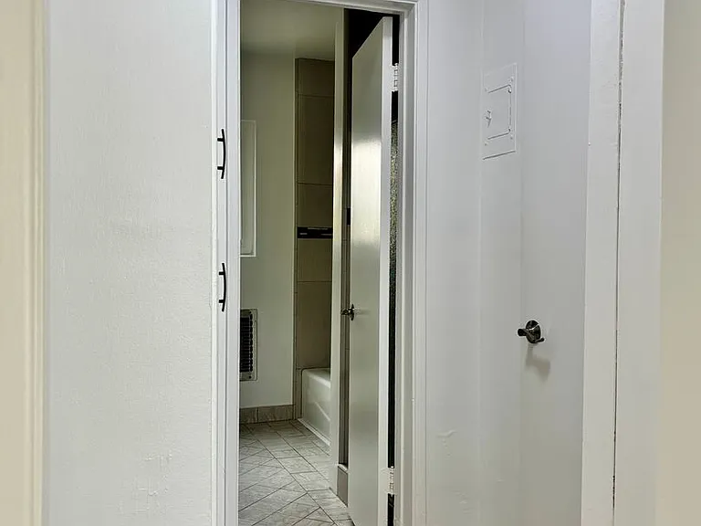 928 S Sherbourne Dr — Photo 15