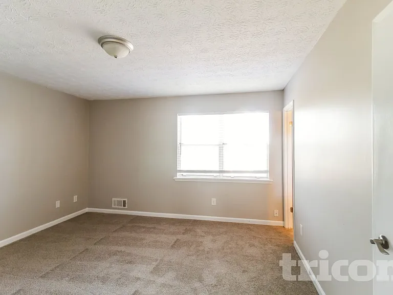 141 Hemlock Cir — Photo 5