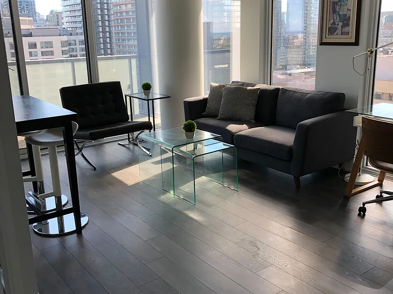 28 Wellesley St E #1702 — Photo 4