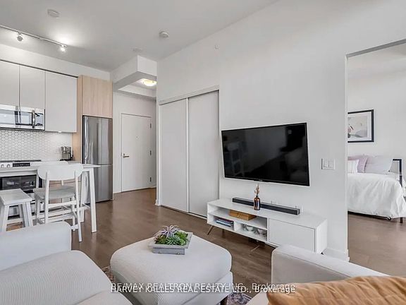 5th image of 30 Ordnance St #2704