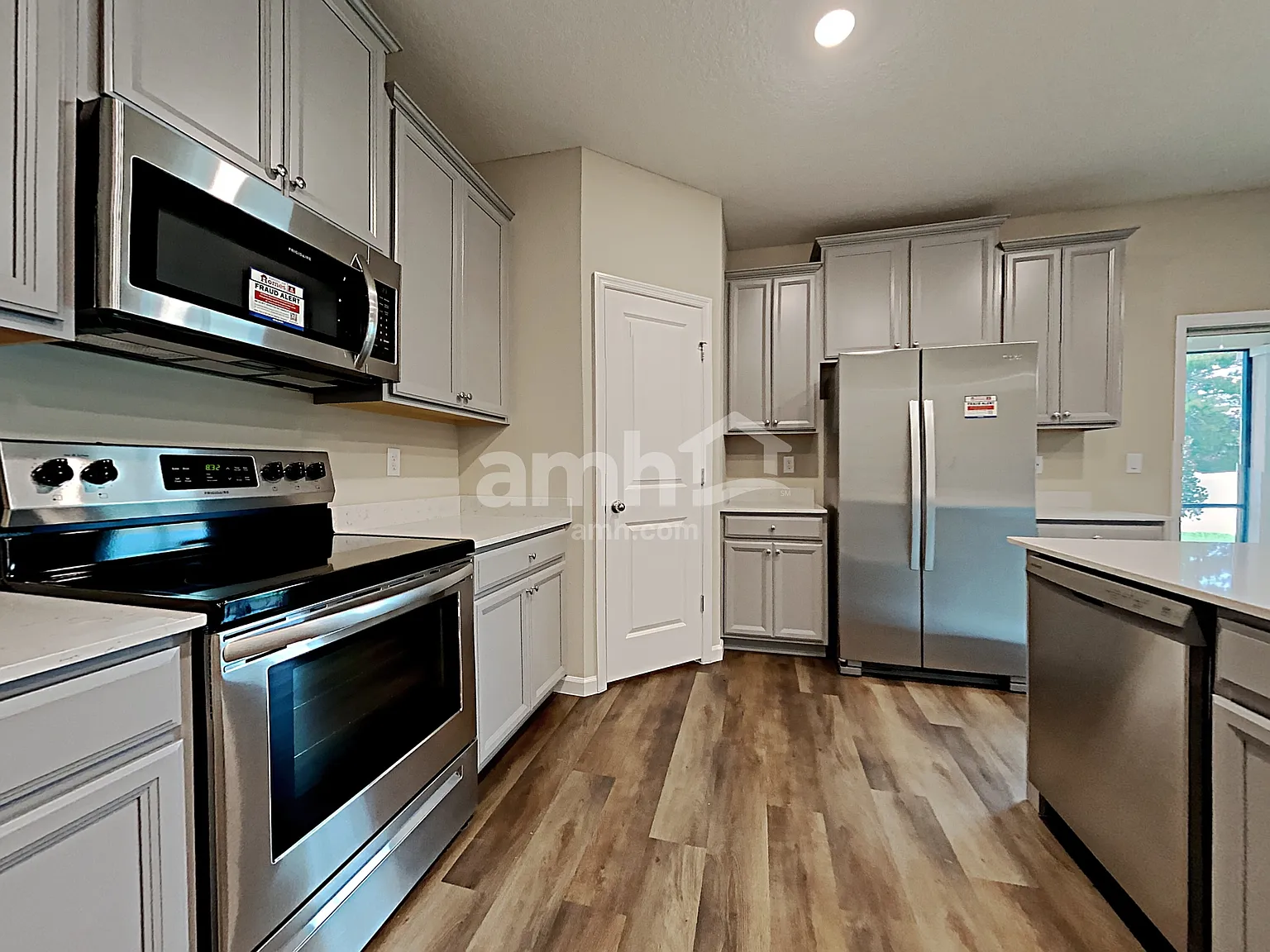 5 bed, 2.5 bath, 2358 sqft, $2,730 — Photo 3
