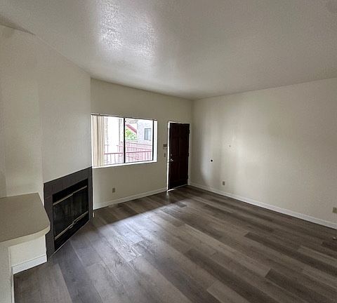 3rd image of 3928 Illinois St #204