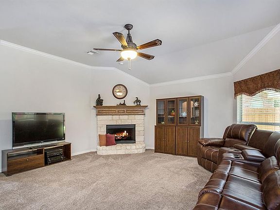 4th image of 928 Park Forest Dr