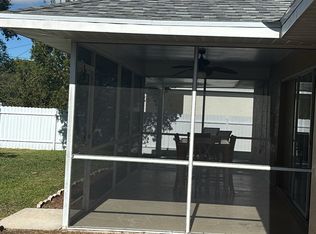 624 SE 1st Pl, Cape Coral, FL 33990