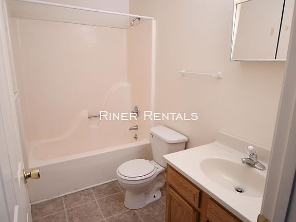 3rd image of 148 Lewis St APT D