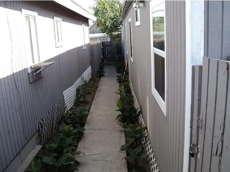 3226 Newton Ave #1/2-A — Photo 6