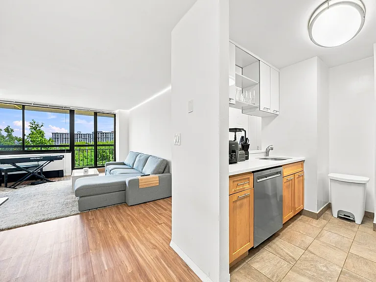 30 River Rd #8E — Photo 2