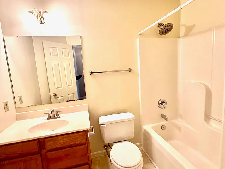 1290 Wanda Dr - Bath Full