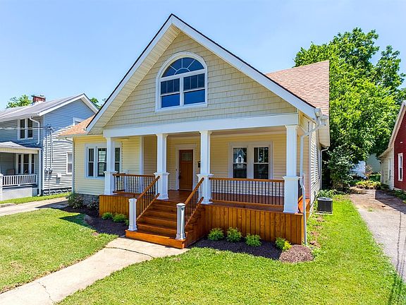 3rd image of 220 Lincoln Ave